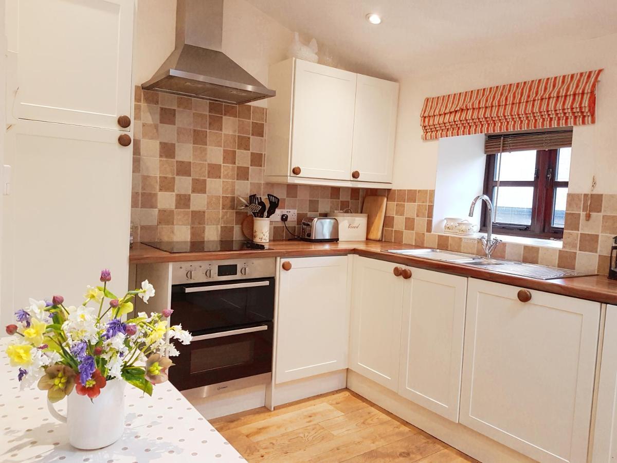 River Cottage@Cwm Mill - Riverside Family Holidays In The Black Mountains Hereford Exterior photo
