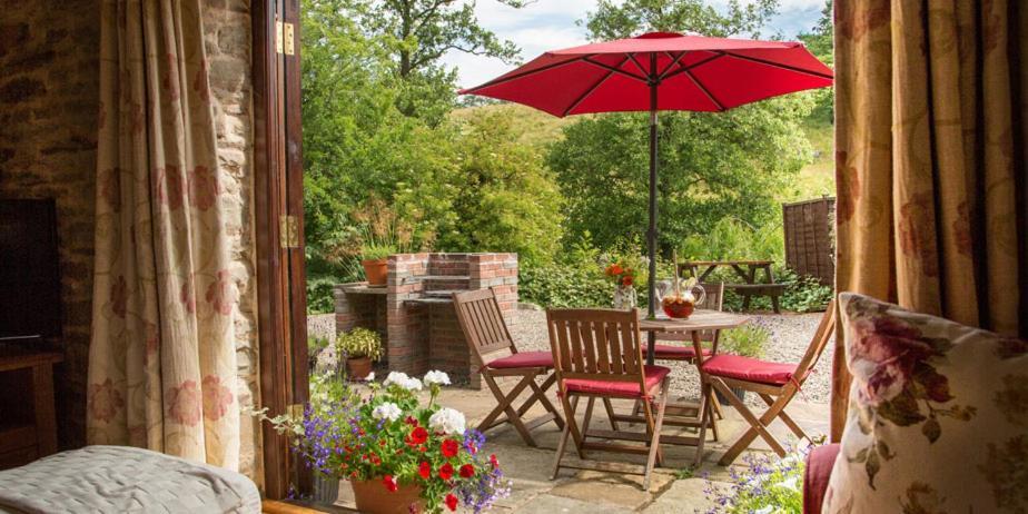 River Cottage@Cwm Mill - Riverside Family Holidays In The Black Mountains Hereford Exterior photo